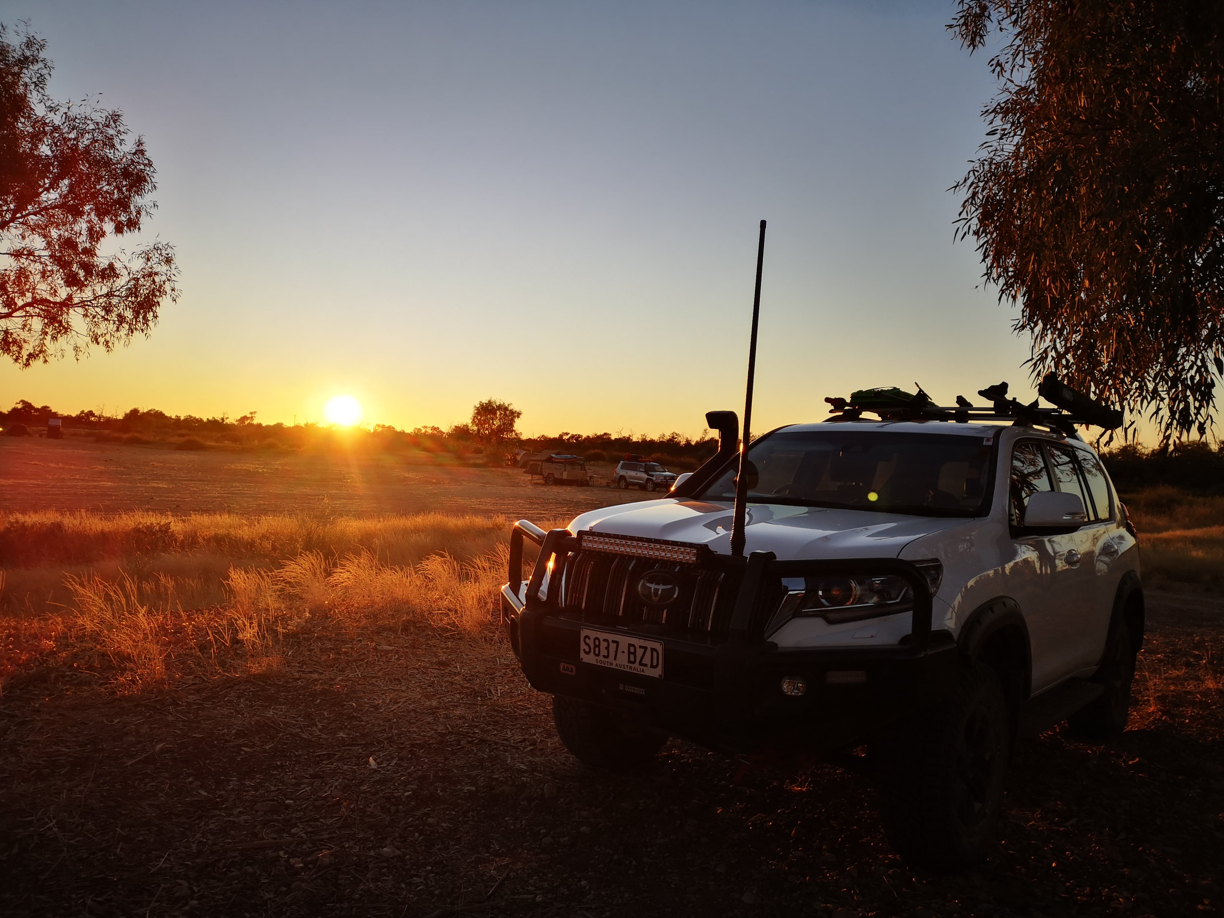 日落，Birdsville Caravan Park。