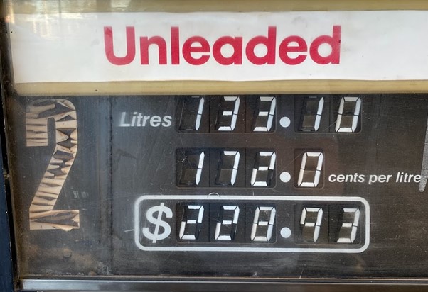 Outback小镇的油价。